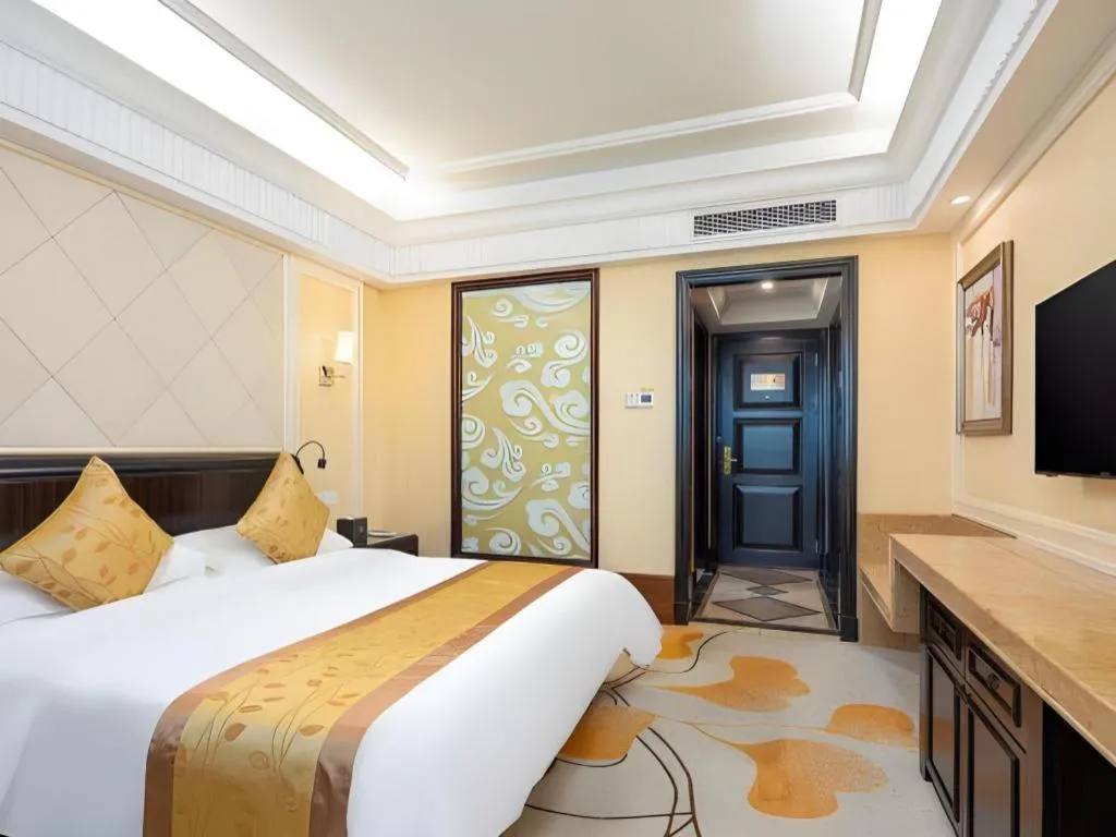 Bed in Sun City Hotel Haikou