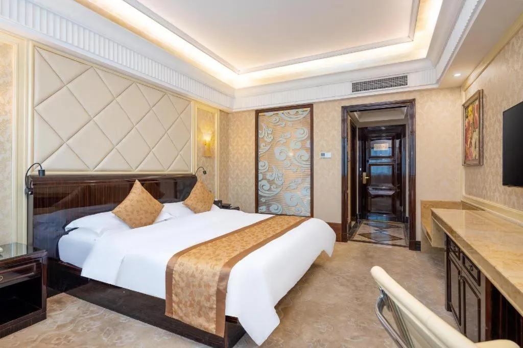 Bed in Sun City Hotel Haikou