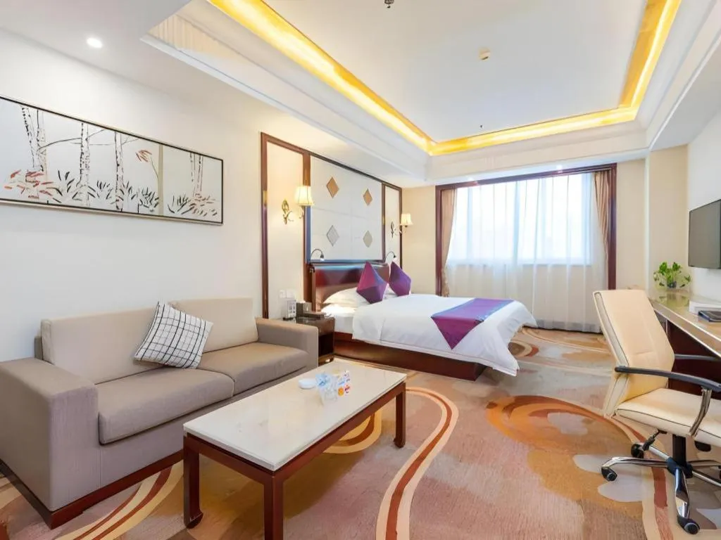 Bed in Sun City Hotel Haikou