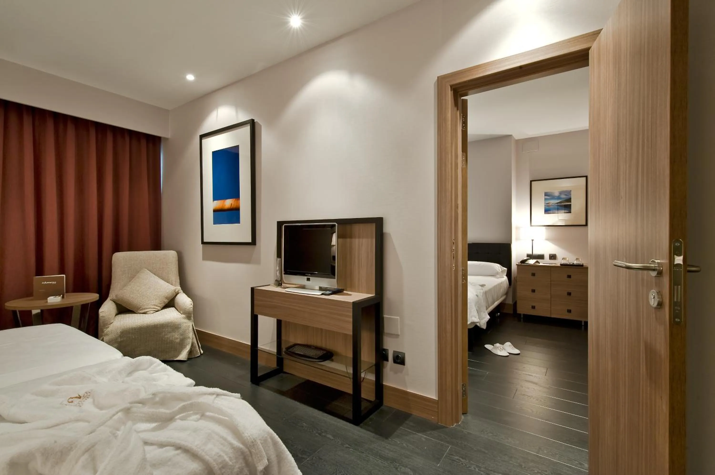 Photo of the whole room, Bed in URH Hotel Spa Zen Balagares