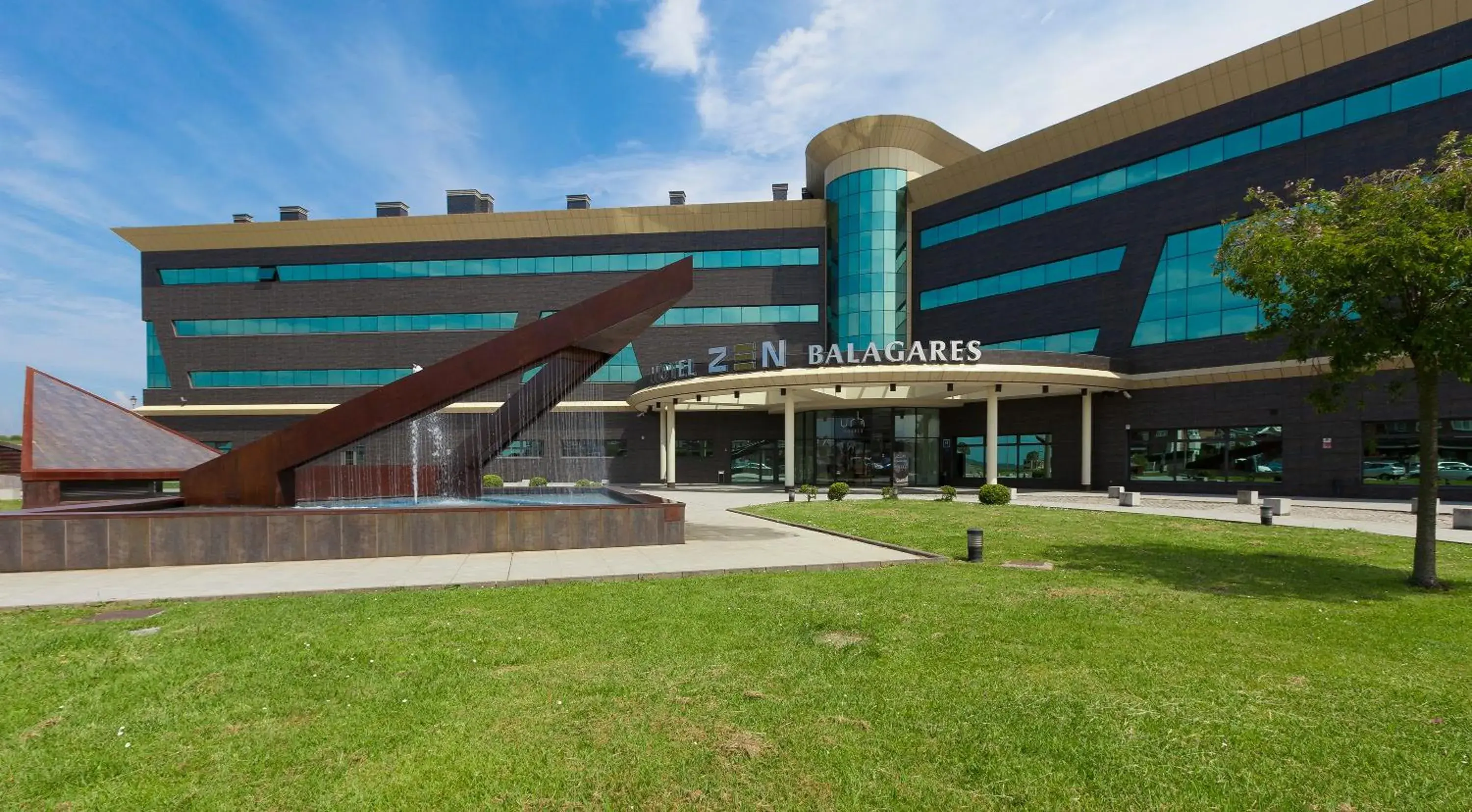 Facade/entrance in URH Hotel Spa Zen Balagares Facade/entrance in URH Hotel Spa Zen Balagares