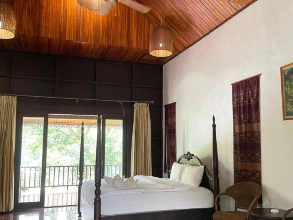 Bed in Nam Ou Riverside Resort