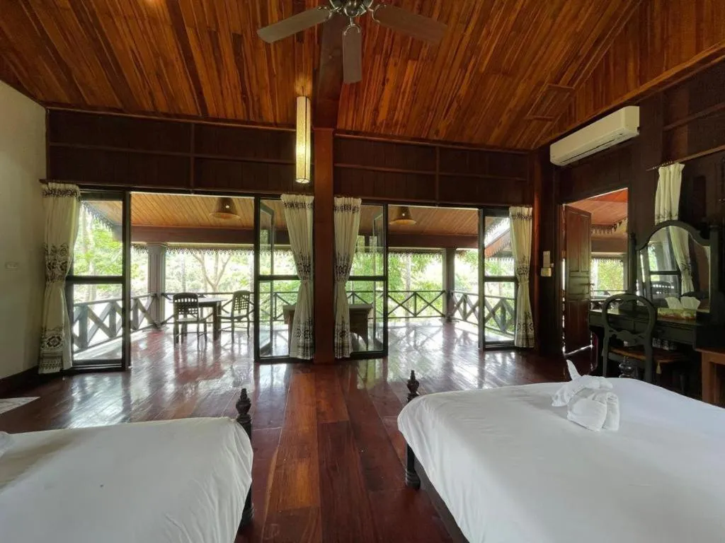 Bed in Nam Ou Riverside Resort