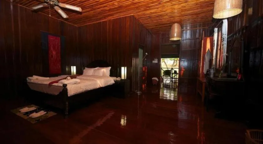 Bed in Nam Ou Riverside Resort