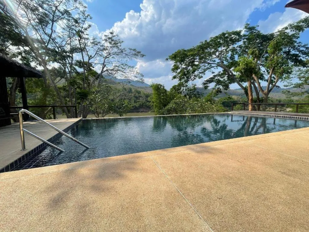 Nam Ou Riverside Resort