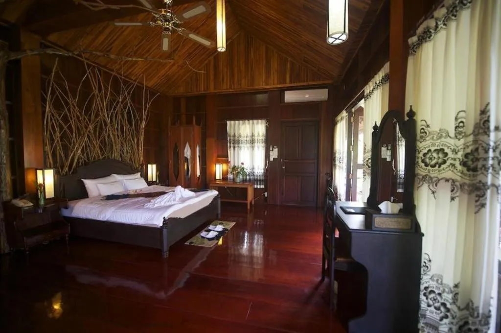 Bed in Nam Ou Riverside Resort