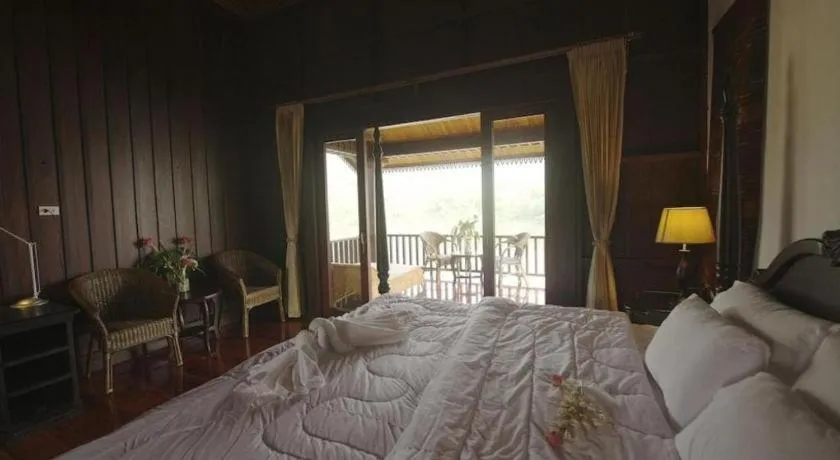 Bed in Nam Ou Riverside Resort