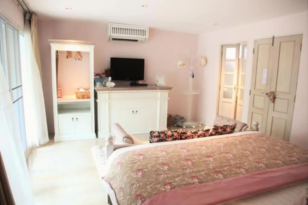 Bed in Baan Hmon-Oon