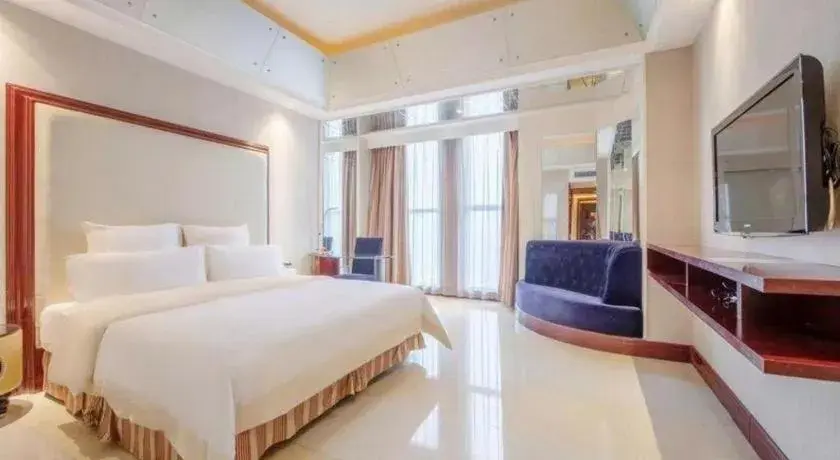 Bed in Babylon Hotel Bed in Babylon Hotel