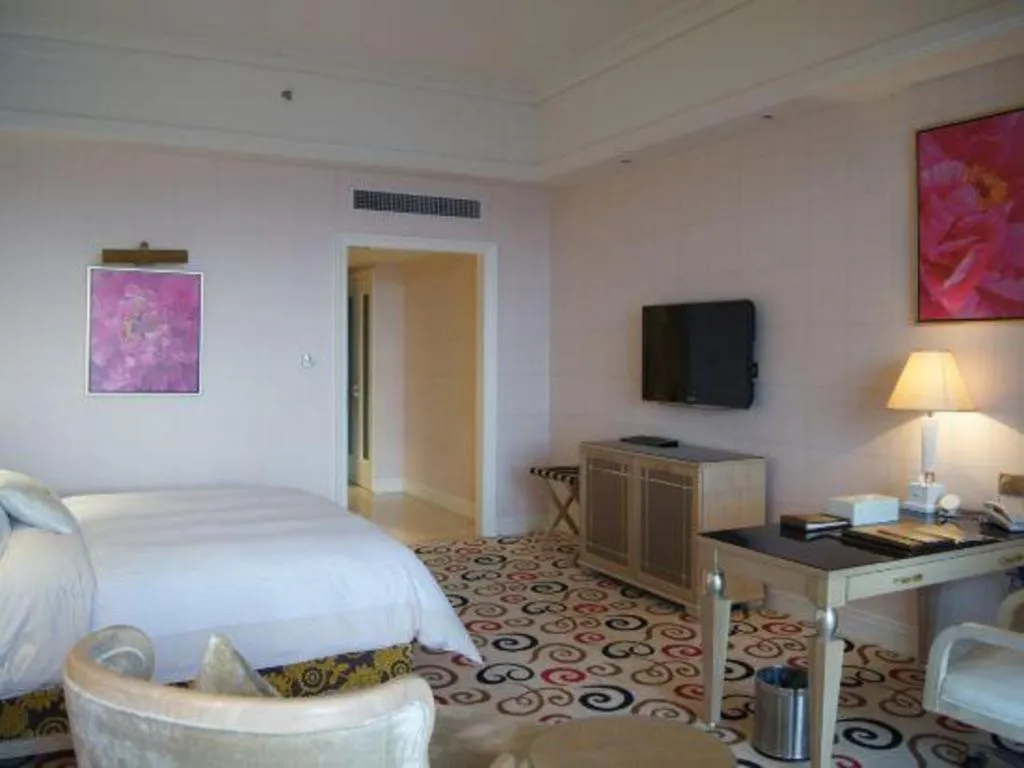 Bed in Babylon Hotel