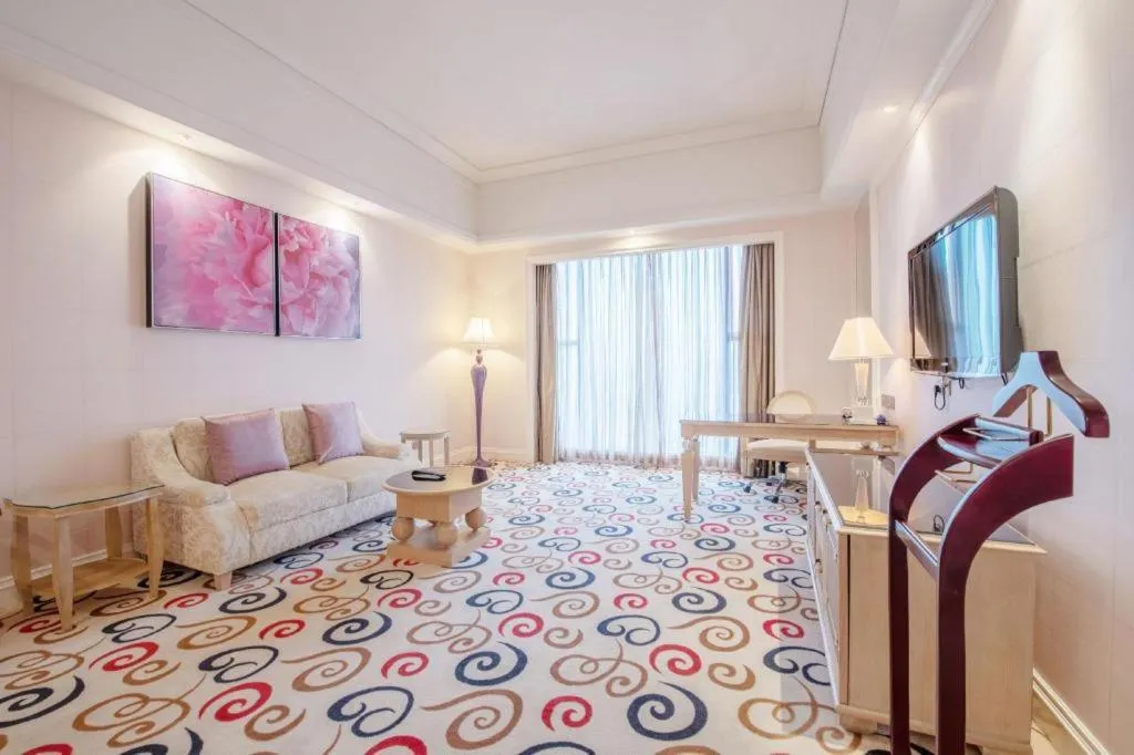 Bed in Babylon Hotel