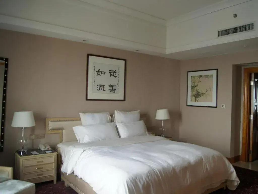 Bed in Babylon Hotel Bed in Babylon Hotel