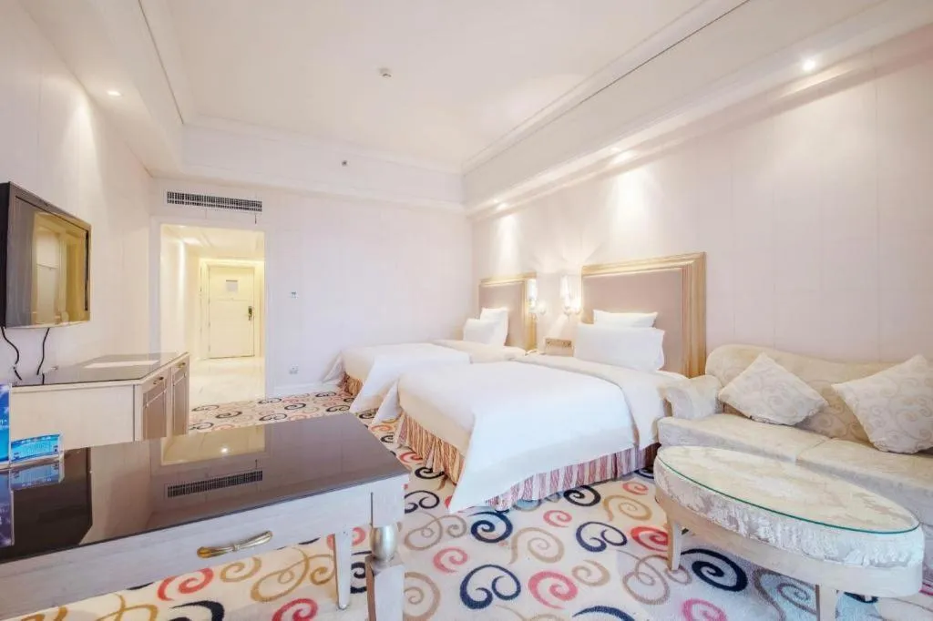 Bed in Babylon Hotel