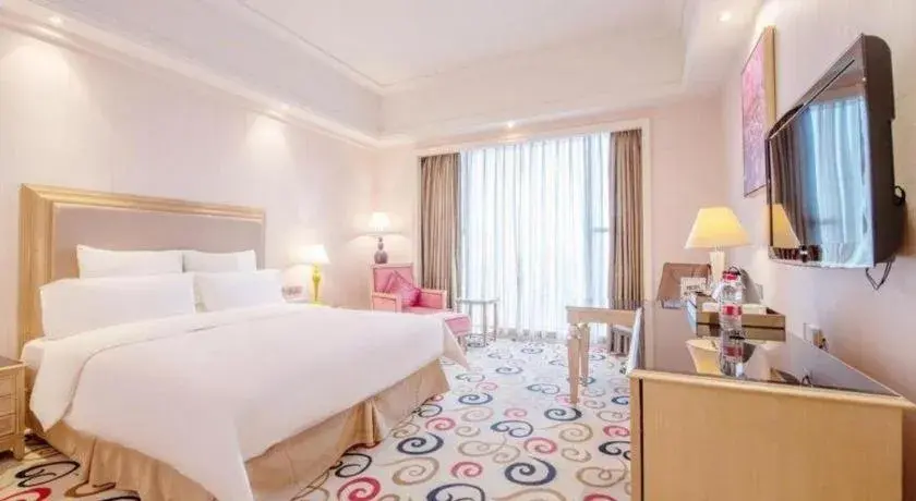 Bed in Babylon Hotel Bed in Babylon Hotel