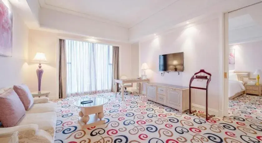 Bed in Babylon Hotel Bed in Babylon Hotel