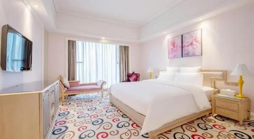 Bed in Babylon Hotel Bed in Babylon Hotel