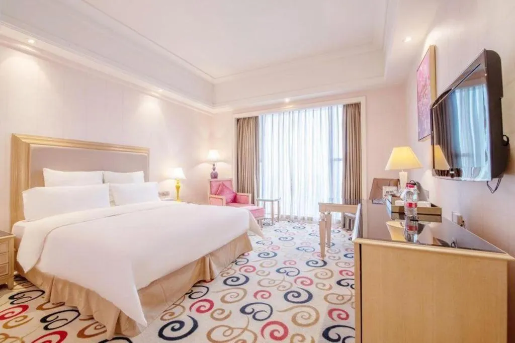 Bed in Babylon Hotel