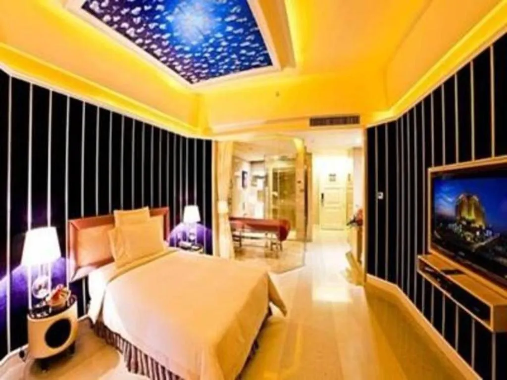 Bed in Babylon Hotel