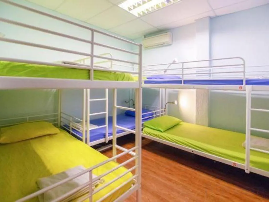 Bed in Vintage Inn @ Clarke Quay