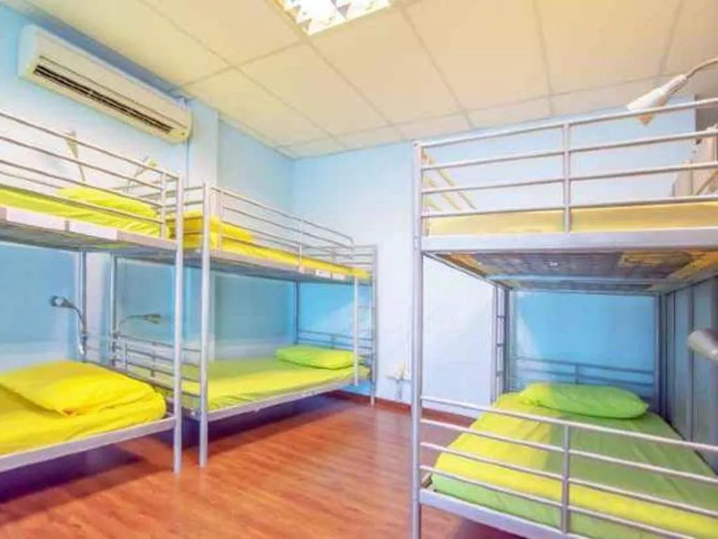 Bed in Vintage Inn @ Clarke Quay