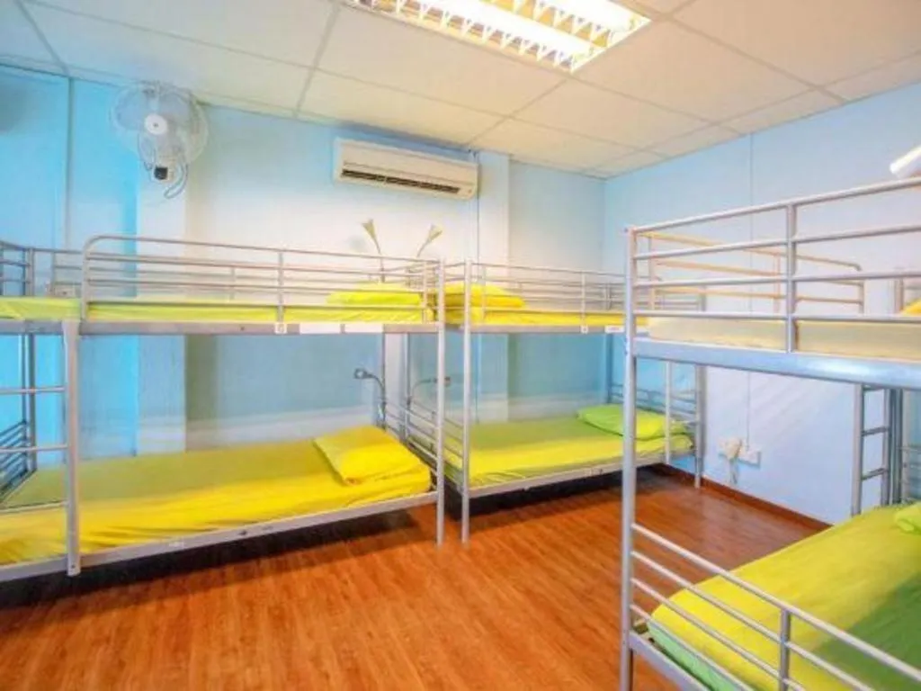 Bed in Vintage Inn @ Clarke Quay