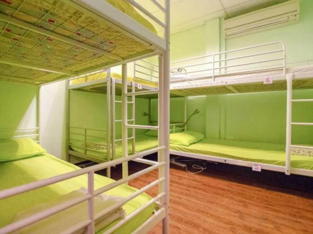 Bed in Vintage Inn @ Clarke Quay