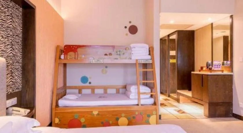 Bed in Chimelong Hotel