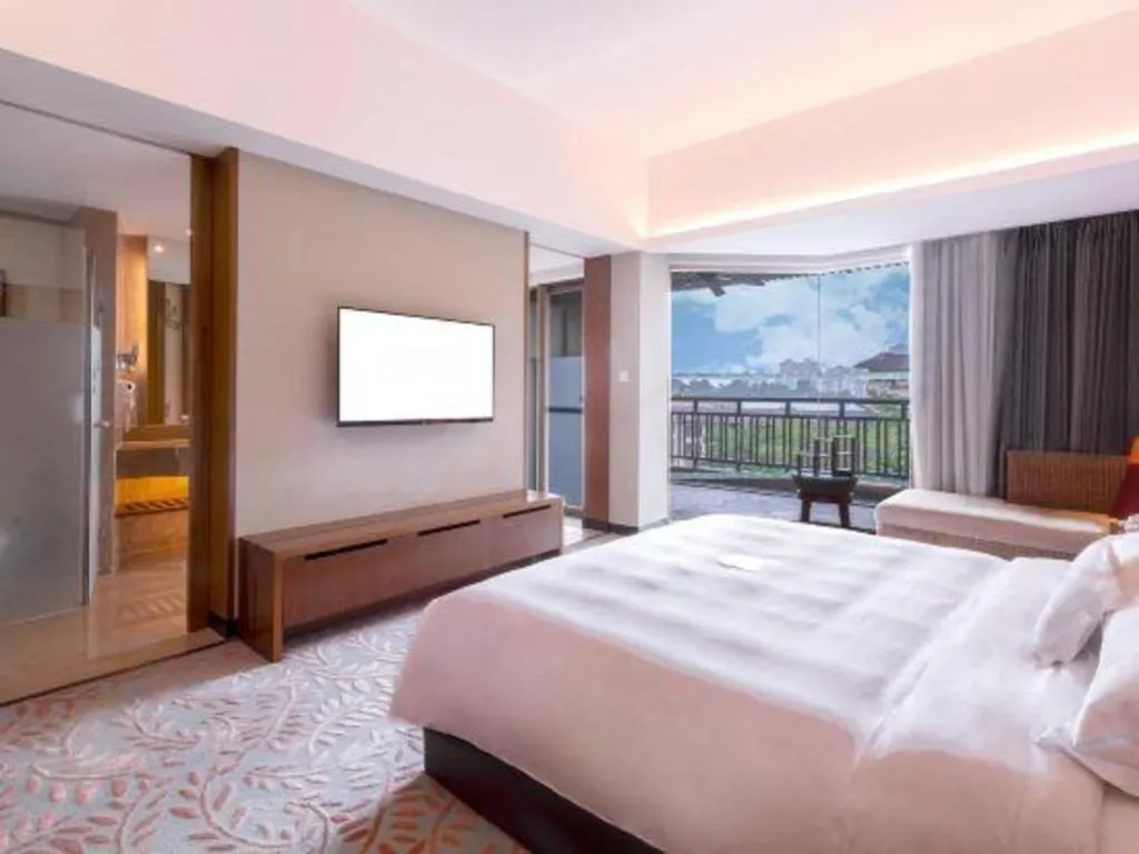 Bed in Chimelong Hotel