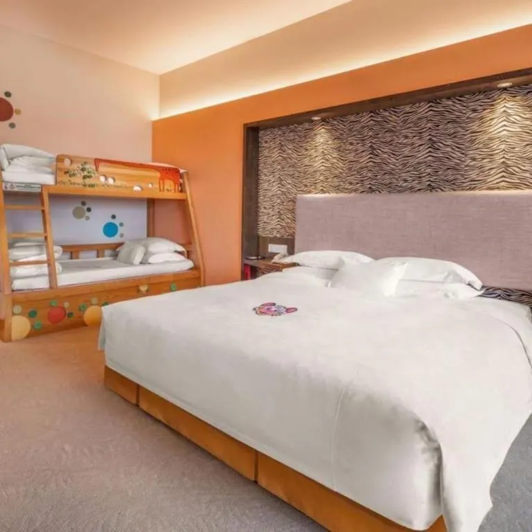 Bed in Chimelong Hotel