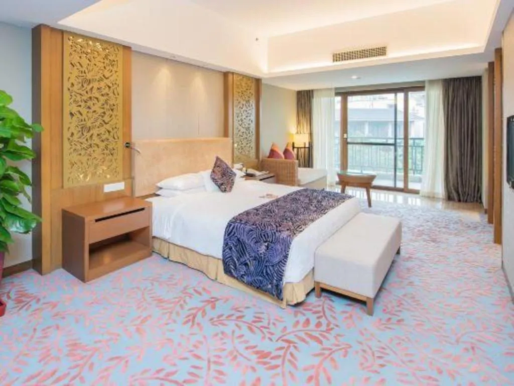 Bed in Chimelong Hotel