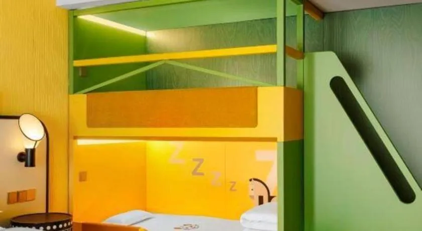 Bed in Chimelong Hotel