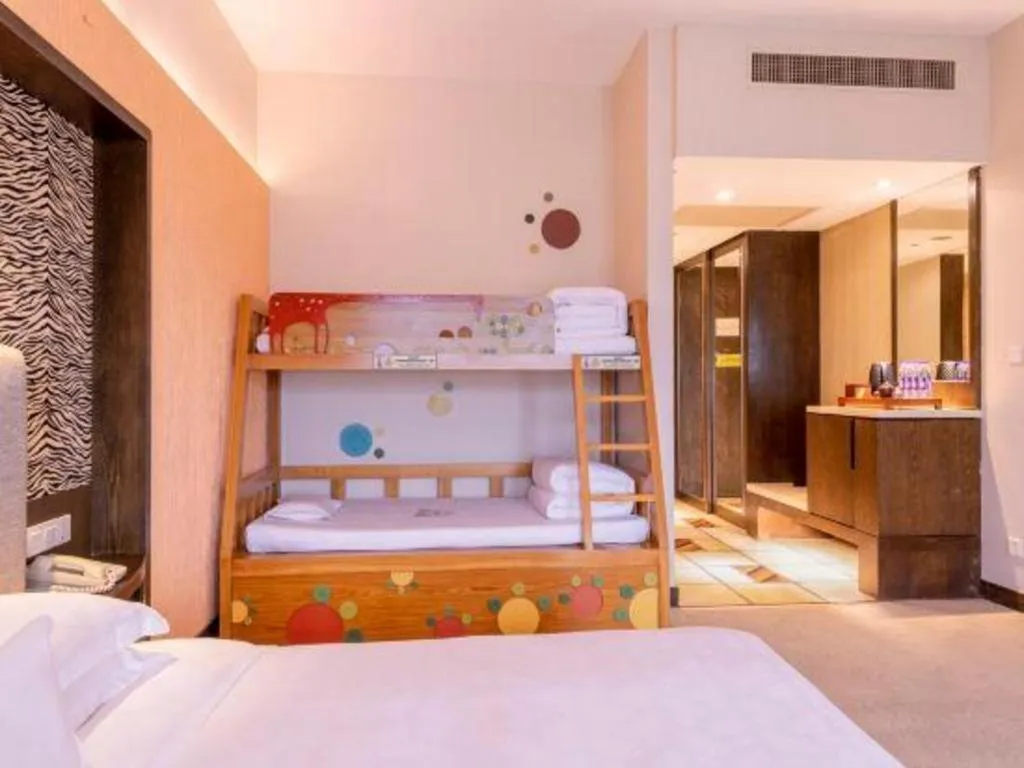 Bed in Chimelong Hotel