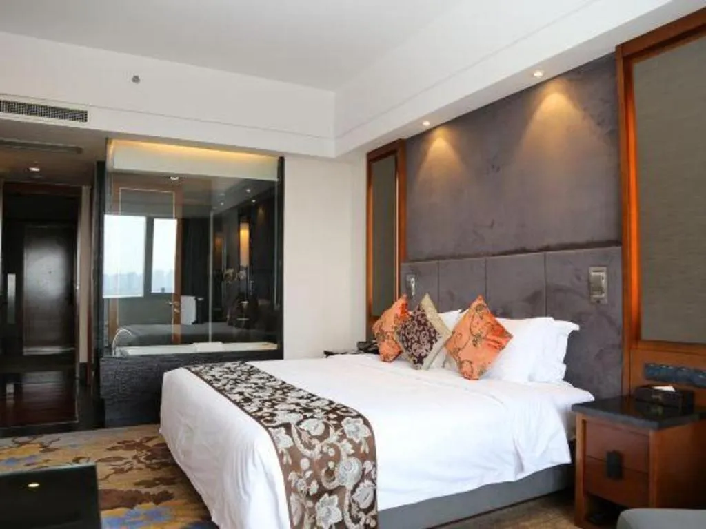 Bed in Worldhotel Grand Dushulake Suzhou