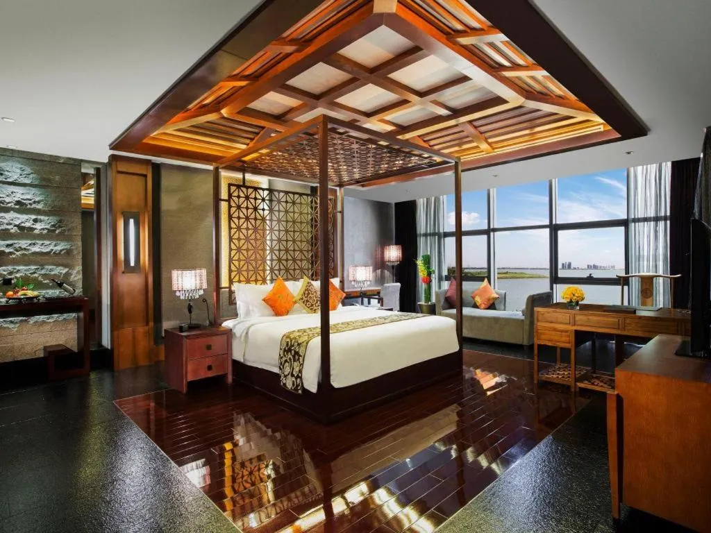 Bed in Worldhotel Grand Dushulake Suzhou