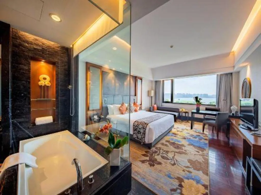 Bed in Worldhotel Grand Dushulake Suzhou