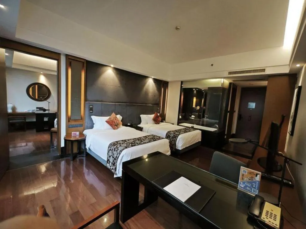 Bed in Worldhotel Grand Dushulake Suzhou