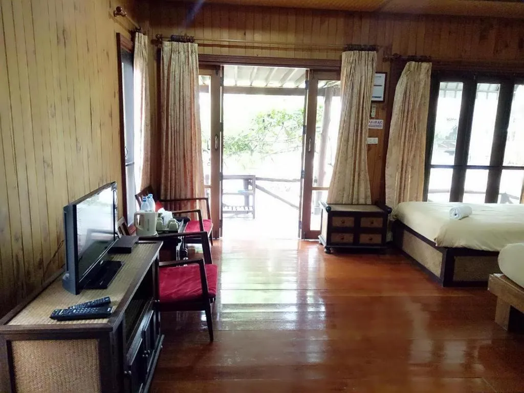 Bed in Indie House @ Maerim