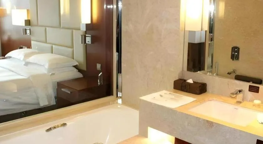 Bed in Kun Tai Glory Hotel Beijing Wangjing