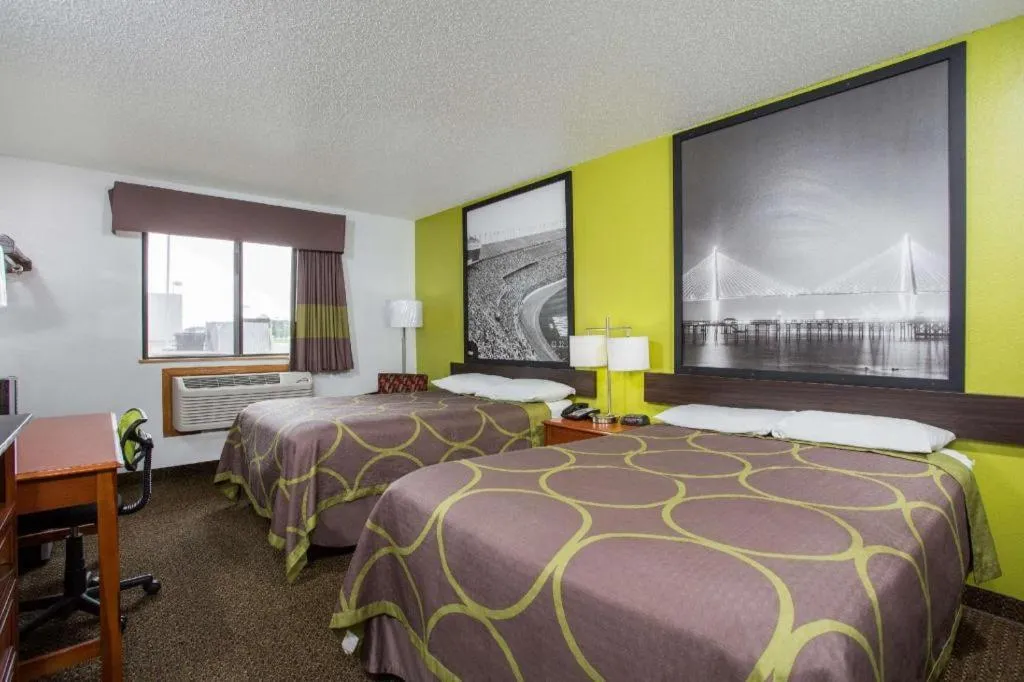 Bed in Super 8 By Wyndham Franklin