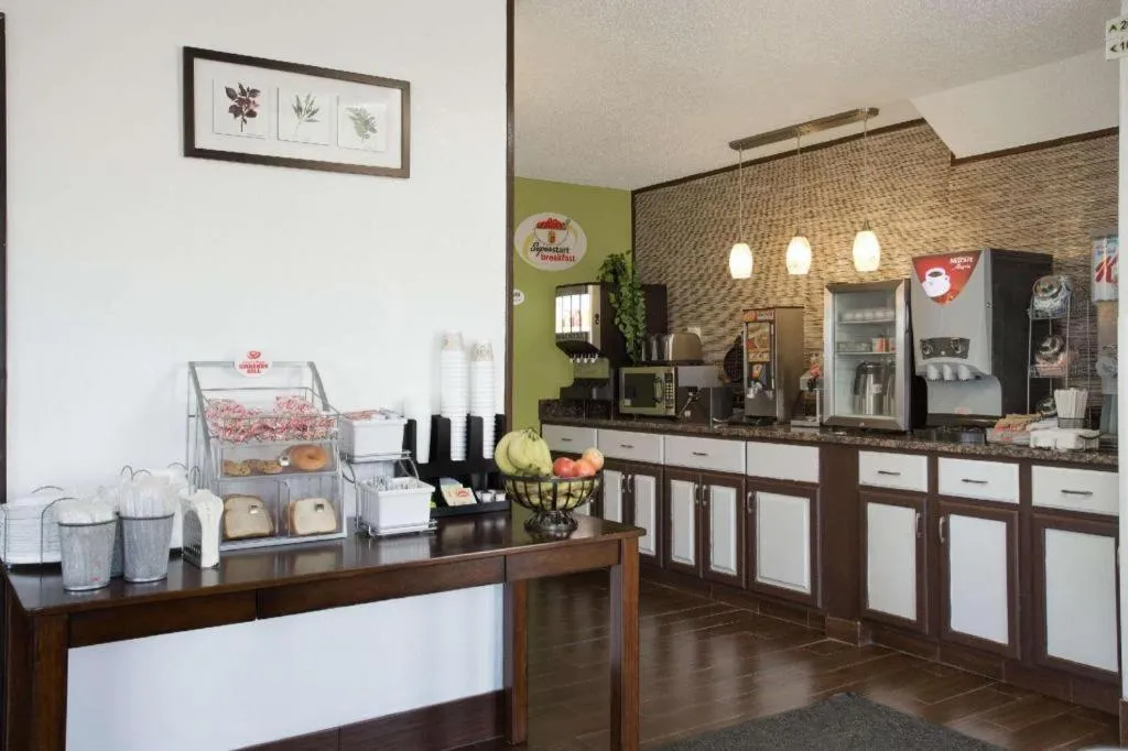 Super 8 By Wyndham Franklin