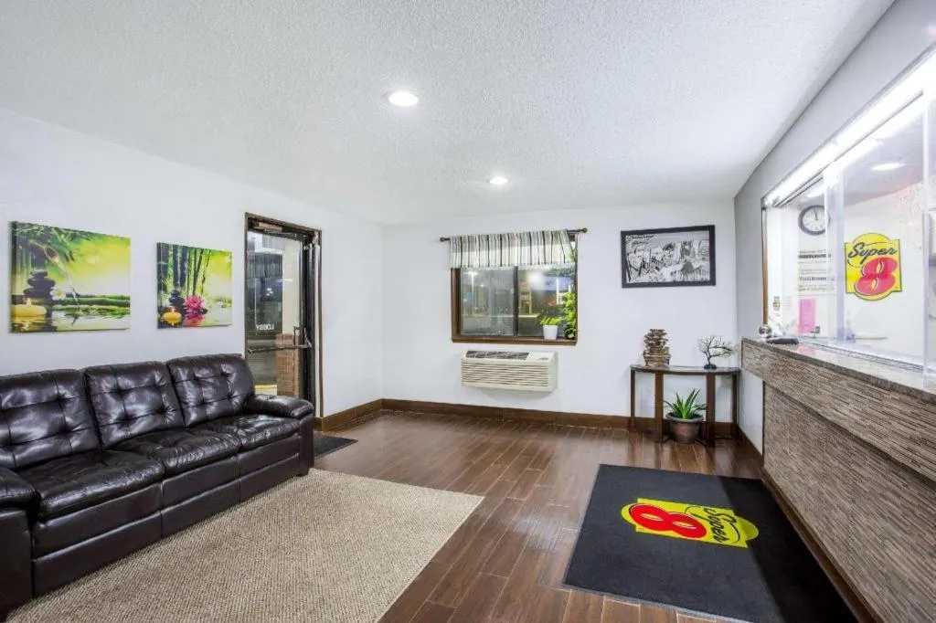 Super 8 By Wyndham Franklin