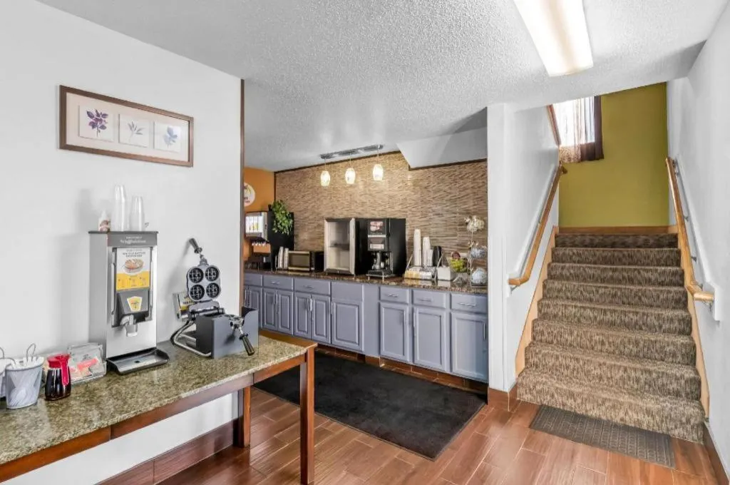 Super 8 By Wyndham Franklin