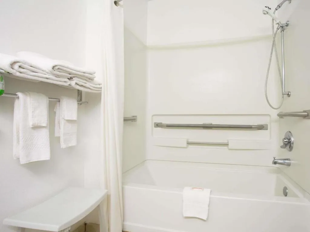 Super 8 By Wyndham Franklin