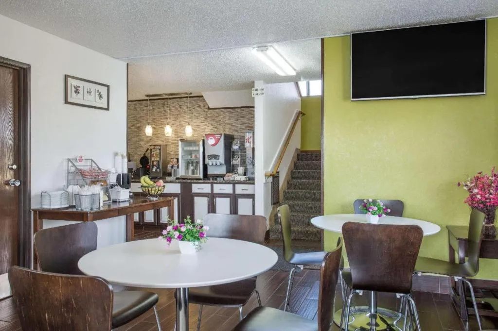 Super 8 By Wyndham Franklin