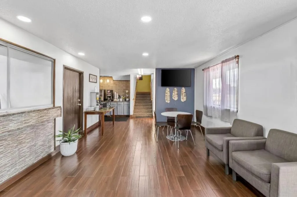 Super 8 By Wyndham Franklin