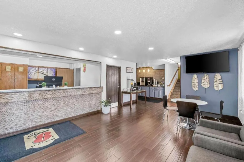 Super 8 By Wyndham Franklin