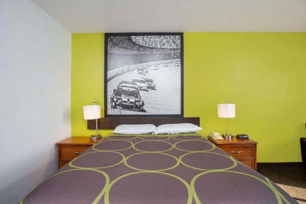 Bed in Super 8 By Wyndham Franklin