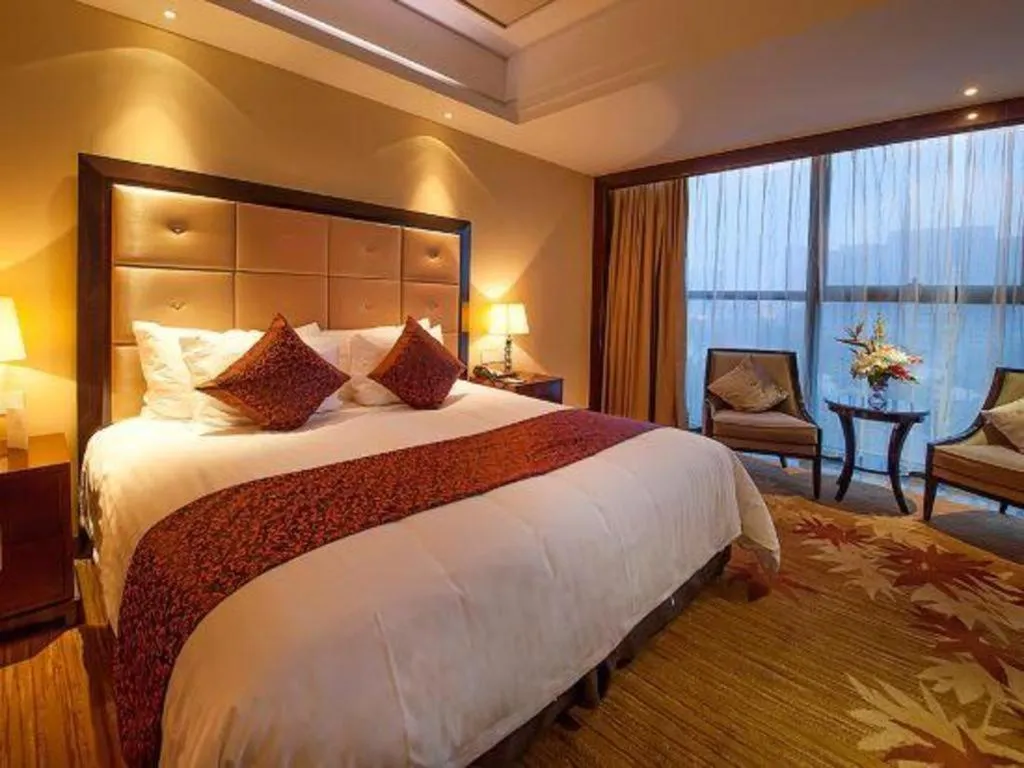 Bed in New Century Grand Hotel Xinxiang