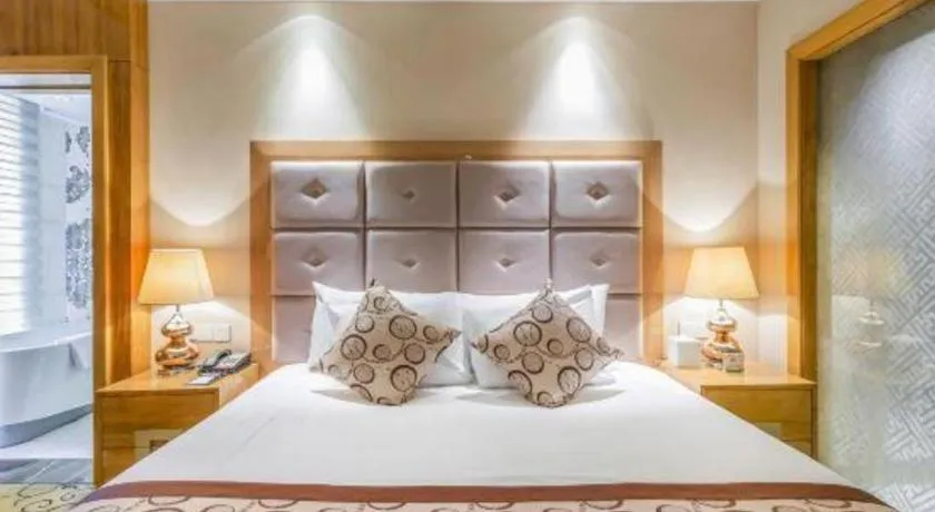 Bed in New Century Grand Hotel Xinxiang