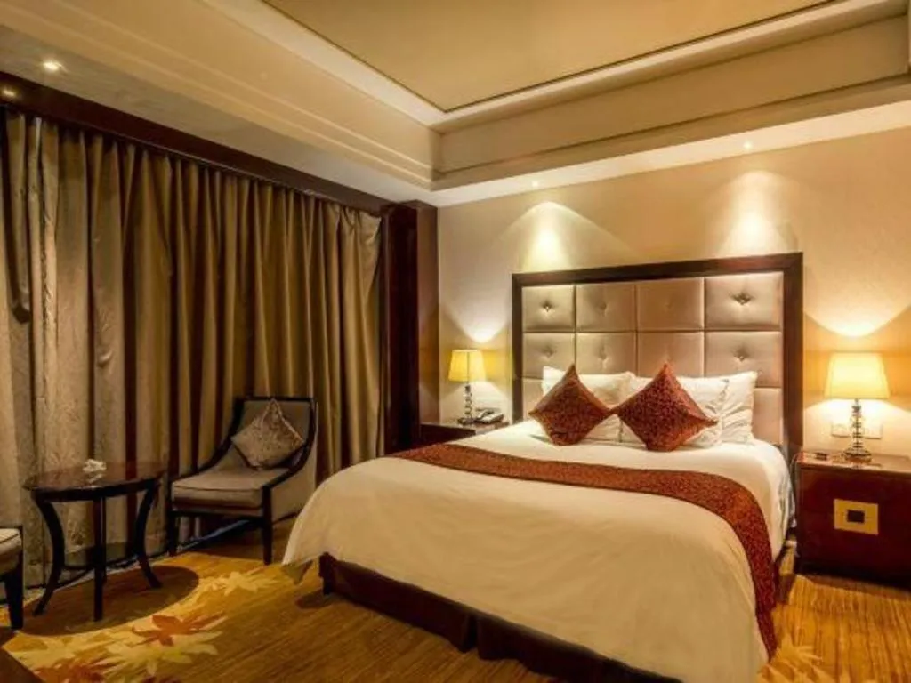 Bed in New Century Grand Hotel Xinxiang